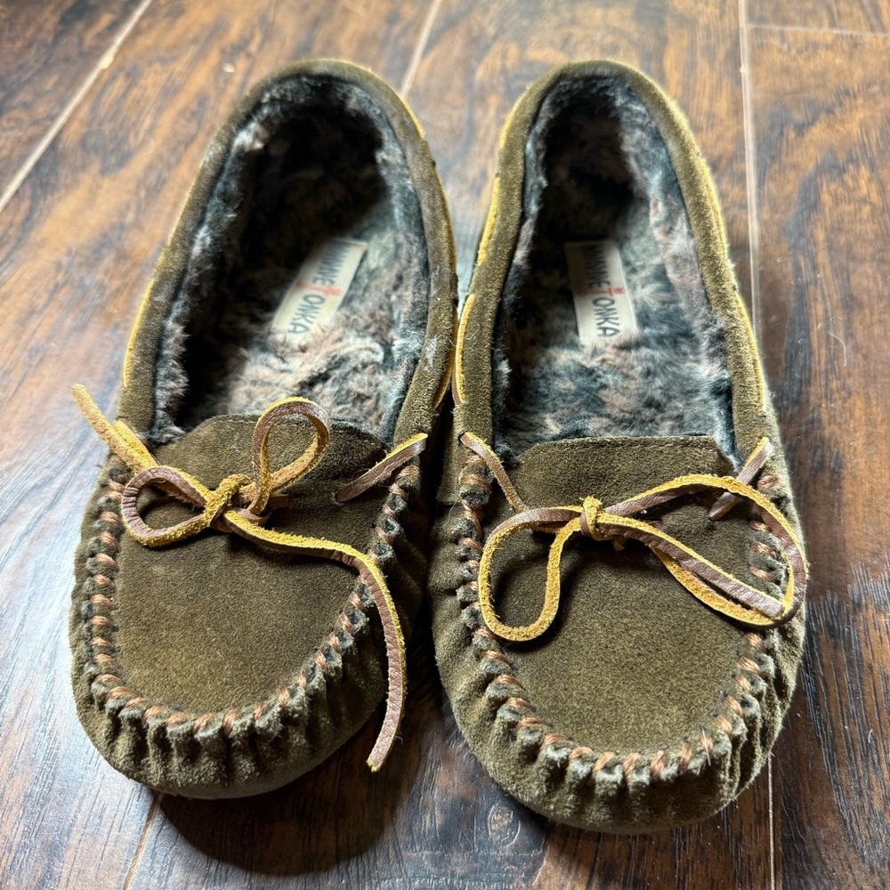 Minnetonka Suede Faux Fur Lined Moccasin‎ Slippers Brown | Women’s 8